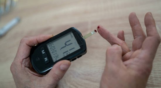 Point-of-care Glucose Testing Market by Type (Lancet and Lancing Devices, Strips), Testing Site (Fingertip Testing, Alternate Site Testing), End User (Hospitals & Clinics, Homecare Settings) - Global Outlook & Forecast 2023-2031